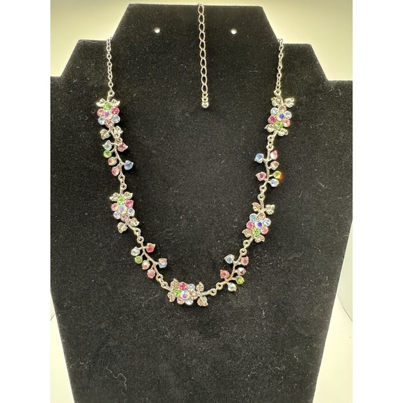 The Unbranded Brand Jewelry - Vintage Pastel Rhinestone‎ Flower Necklace - 19"